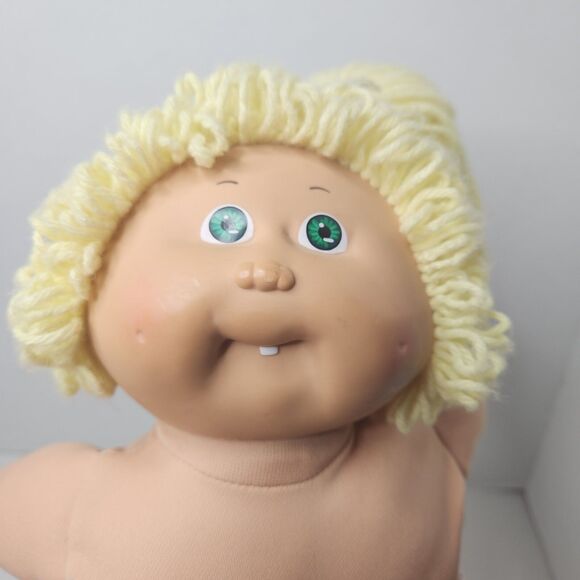Vintage Cabbage Patch Kids Girl Doll 1978 1983 114 Blonde Hair Green Eyes Tooth - Picture 4 of 16